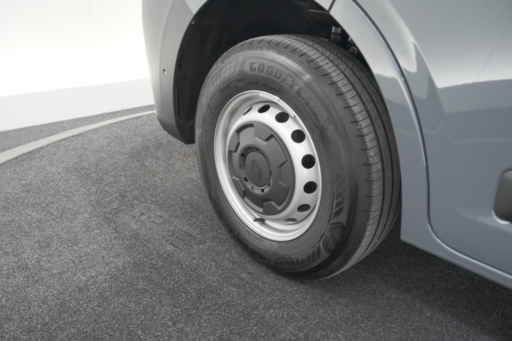 Renault Master t35 2.0 dci 150 l2h2 extra | trekhaak | camera | vloerplaat 