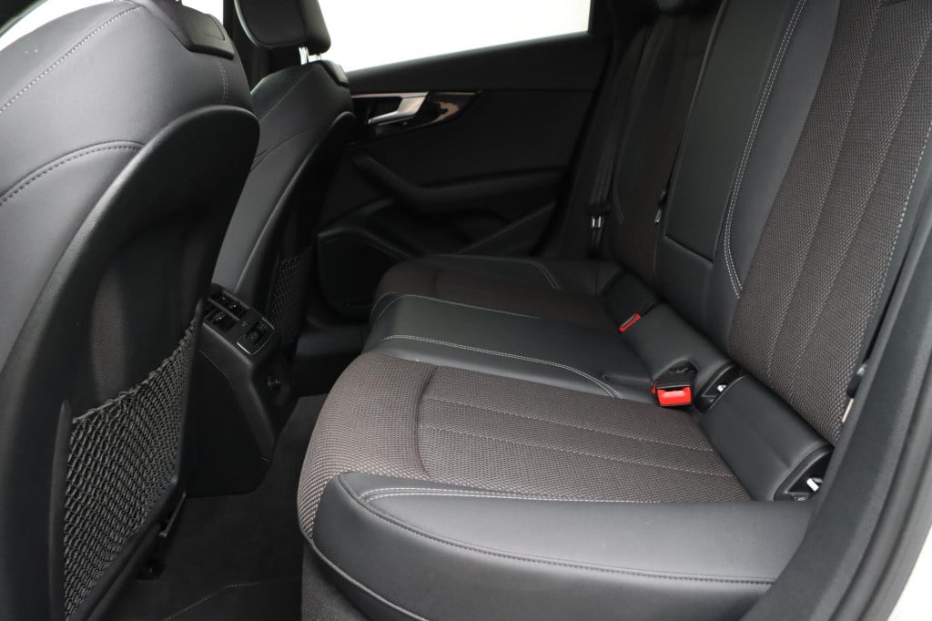 Audi A4 avant 35 tfsi 150pk s tronic s edition competition