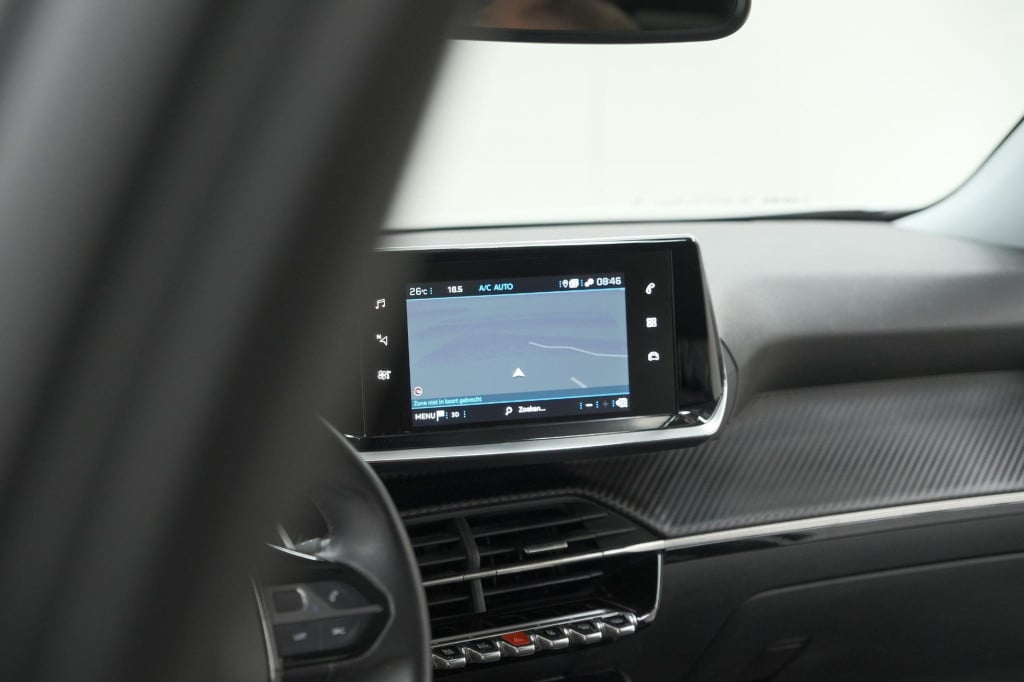 Peugeot 2008 puretech 130 eat8 allure | parkeersensoren | navigatie | apple
