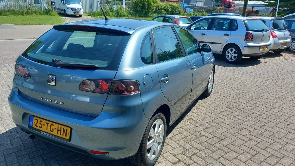 Seat IBIZA 1.4 16v Sensation 5deurs bj:2006 airco-lm velgen