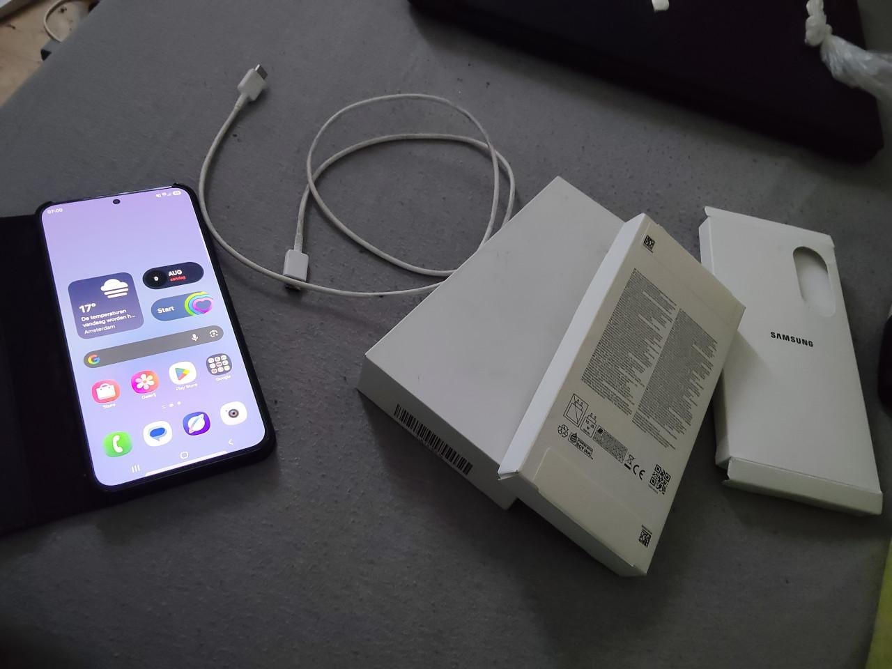 Samsung a57 nieuw. Incl hoesje en glas beschermer.