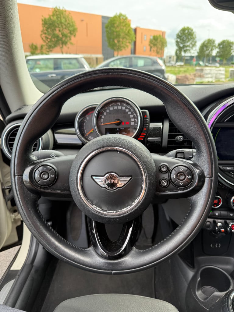 Mini Cooper 1.5 - chili - pano