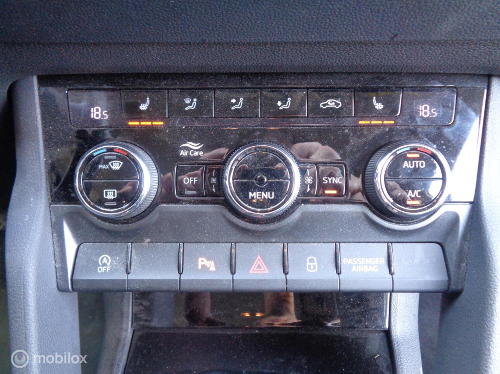 Skoda Karoq 1.0 tsi business edition/airco/stoel+stuur verw/full led/apple 