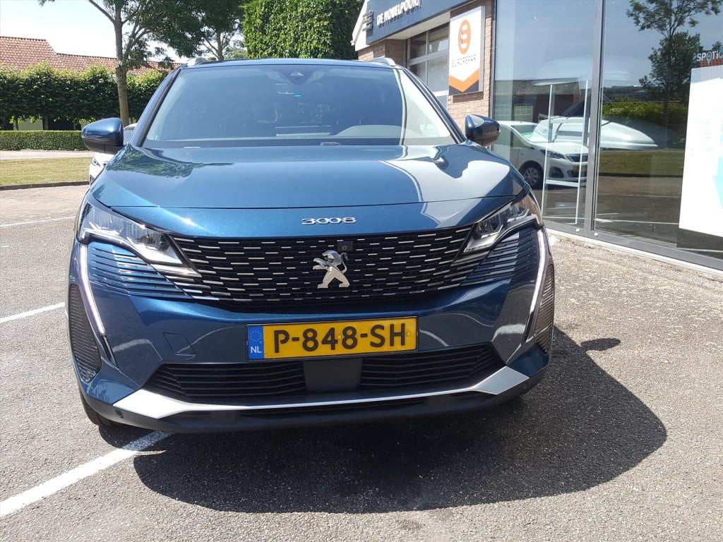 Peugeot 3008 1.6 plug-in hybrid 225pk blue lease allure eat8 automaat navig