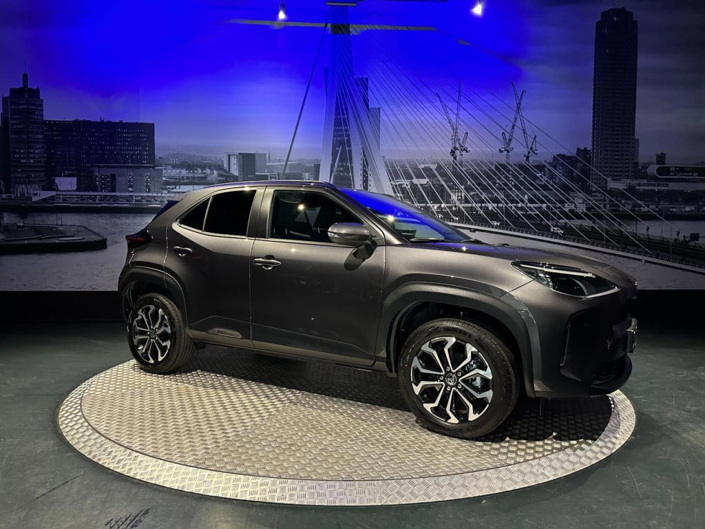 Toyota Yaris Cross 1.5 hybrid 130 dynamic *acc*winterpakket*camera*17inch*