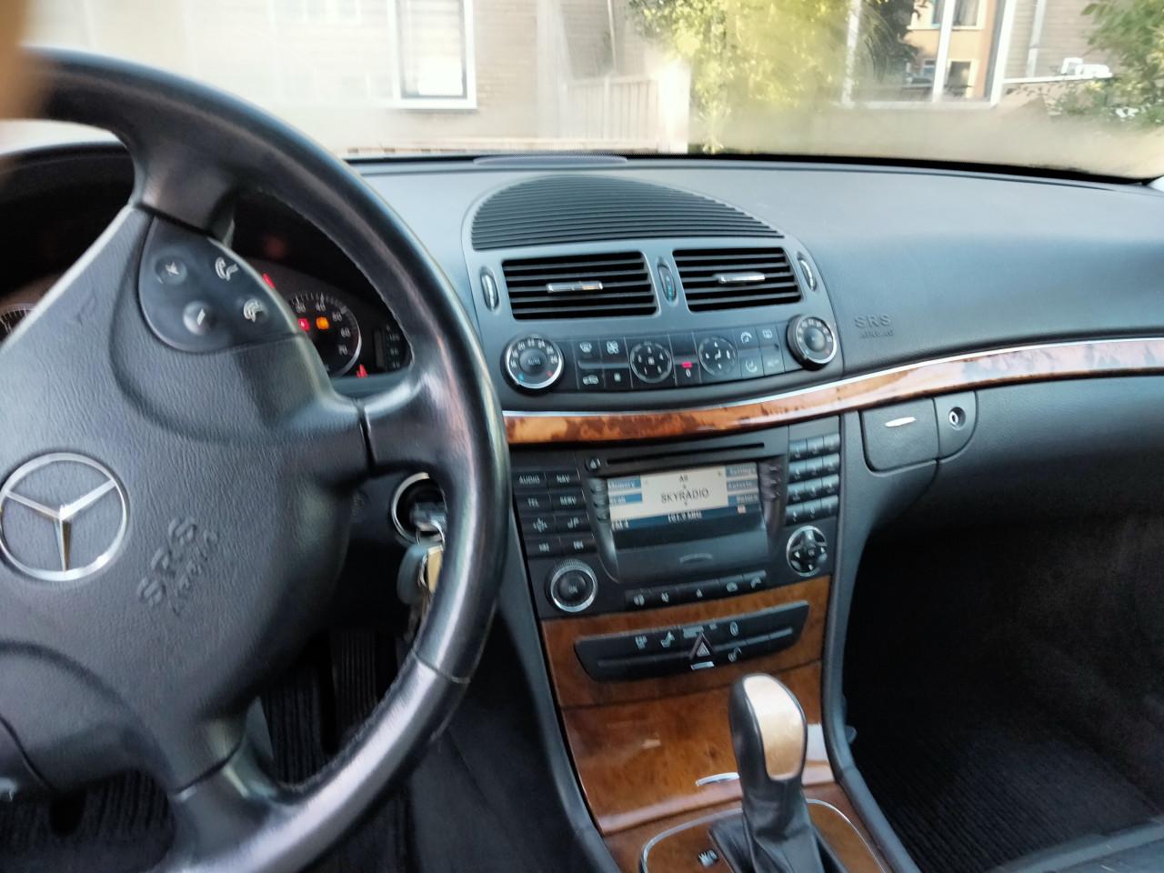 Mercedes E 240