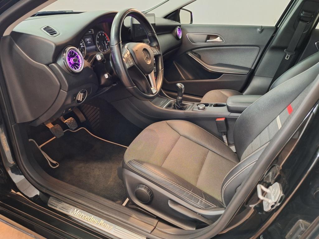 Mercedes-Benz A-Klasse 180 4u3 | ambient lighting | climate control