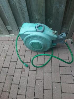 Waterslang voor aan de muur