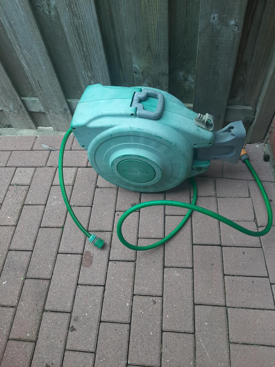 Waterslang voor aan de muur