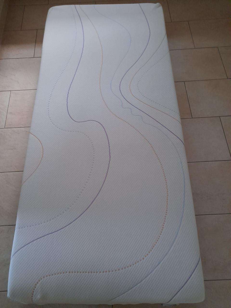 M-line wave matras  90 x 200 x 23 dik (in goede nette staat )