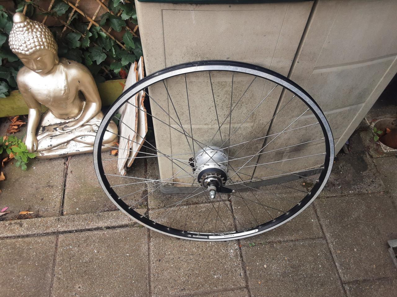 28 inch shimano nexus achterwiel, 7 speed,rollerbrake rem