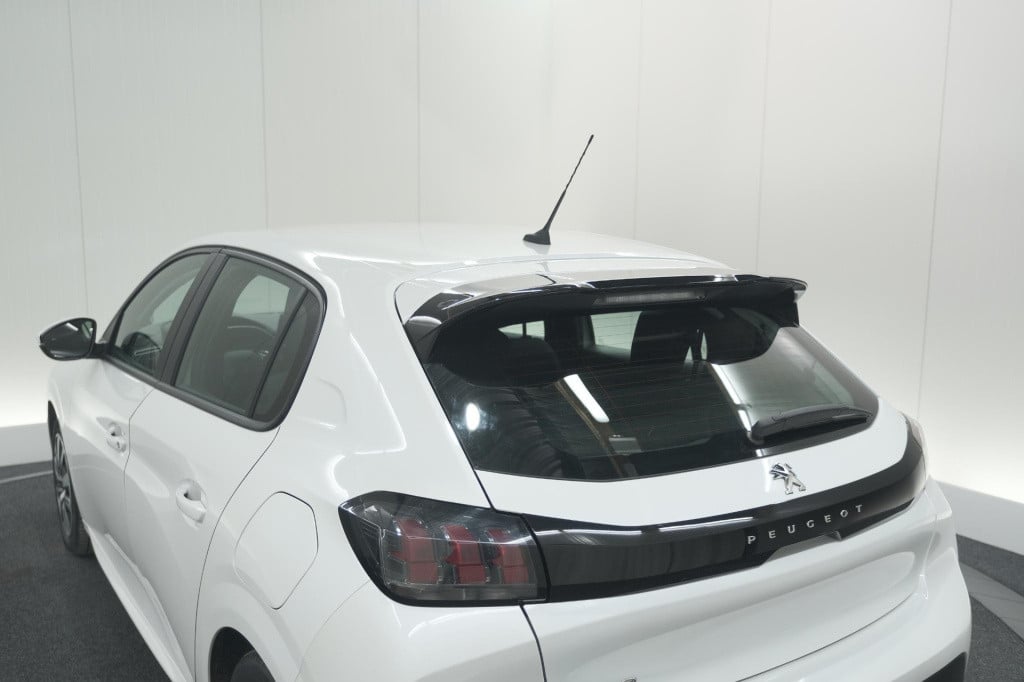 Peugeot 208 puretech 100 eat8 active | trekhaak | parkeersensoren | navigat
