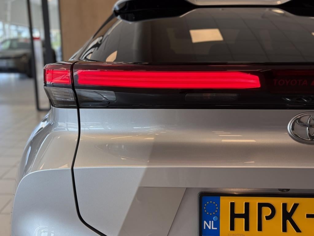 Toyota C-hr 1.8 hybrid 140 dyn