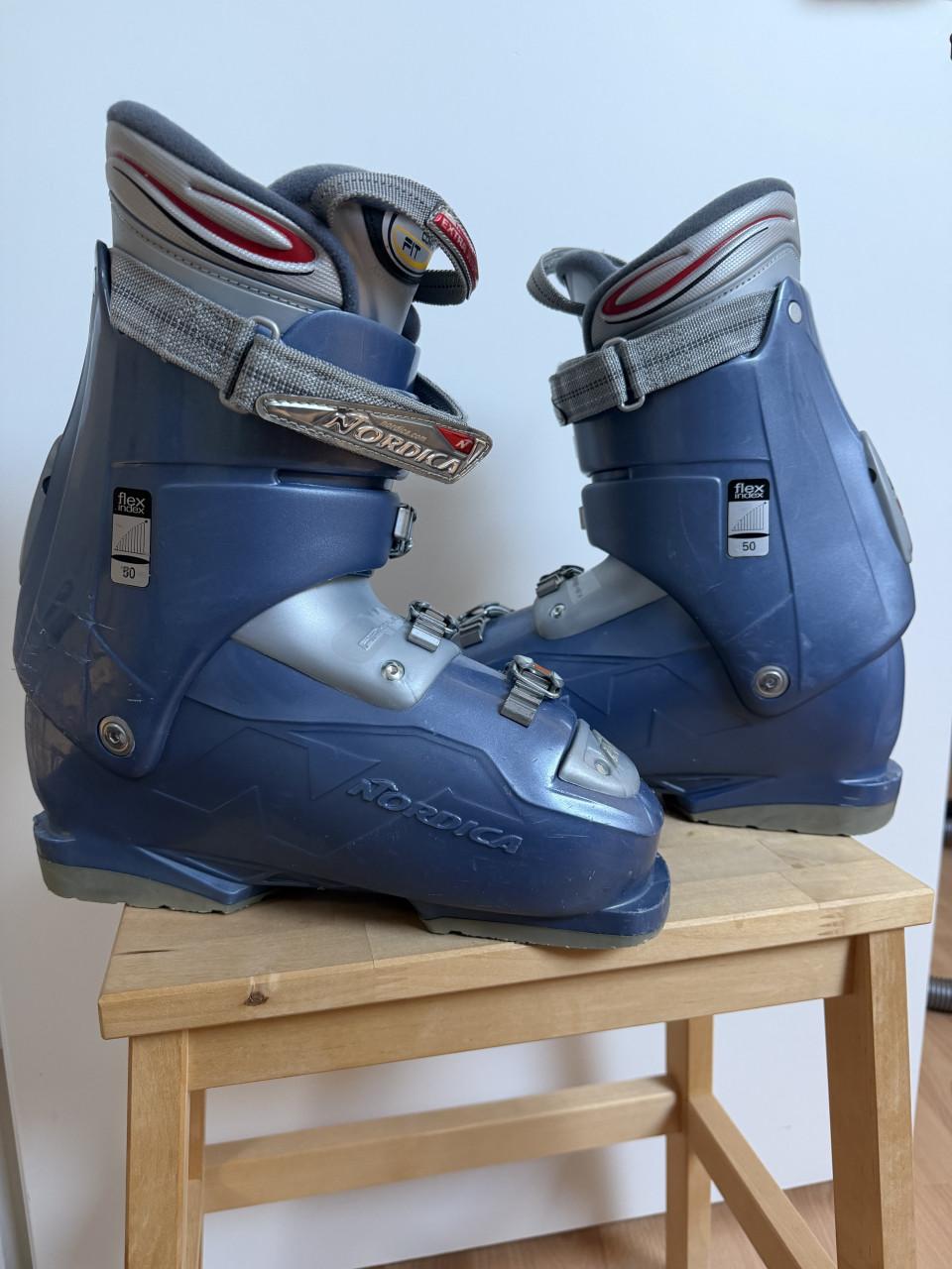 Nordica skischoenen blauw maat 255= maat 39/40