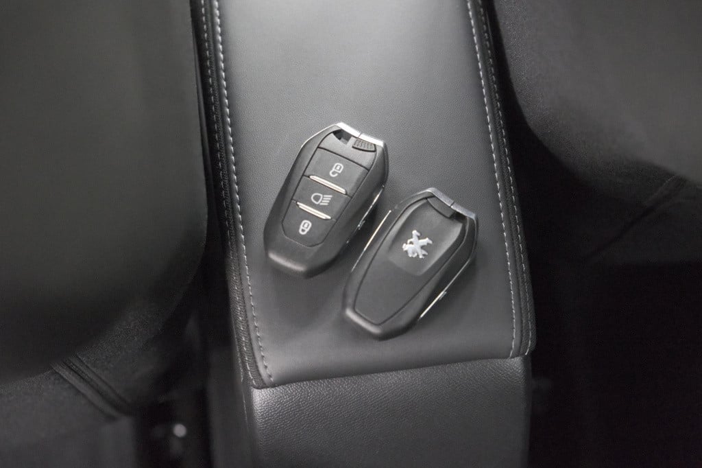 Peugeot 208 puretech 100 allure pack | camera | adaptieve cruise control | 