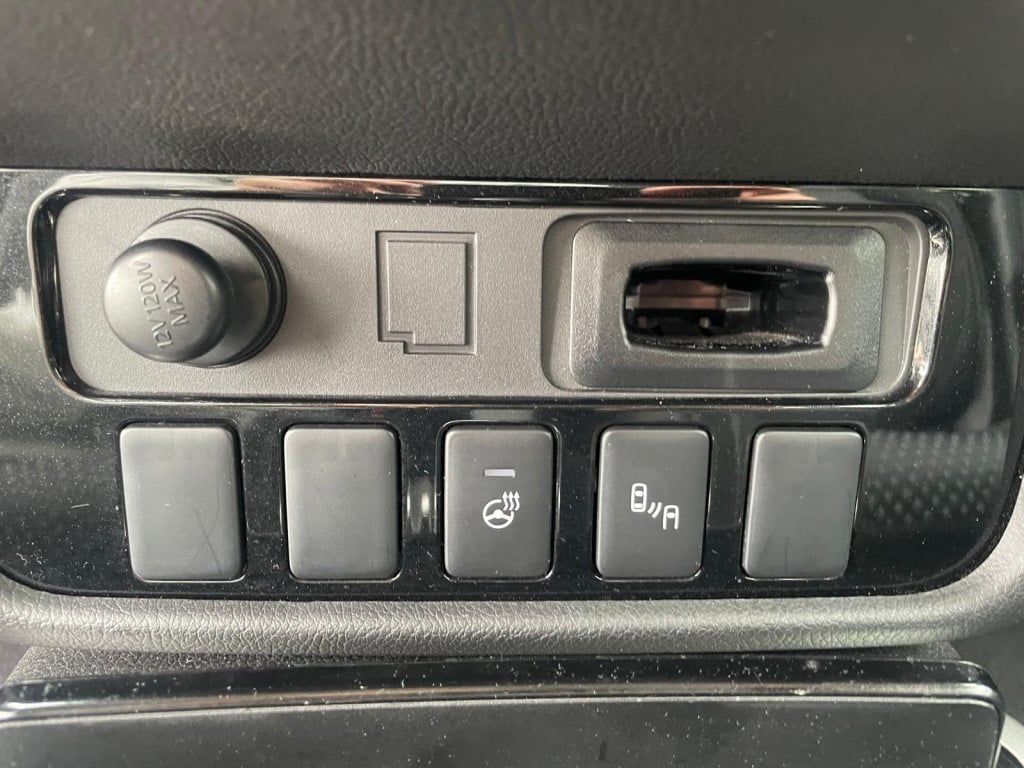 Mitsubishi Outlander 2.0 connect pro