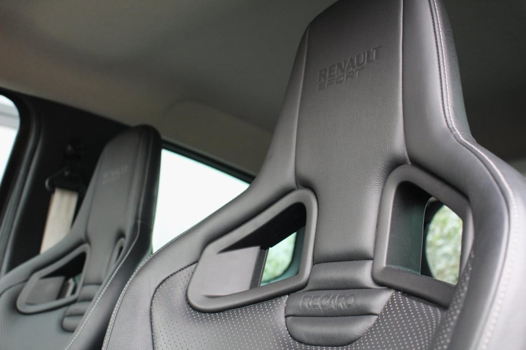 Renault Clio 2.0 rs - ange et demon 99/99 - akrapovic - recaro - shortshift