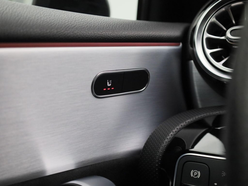 Mercedes-Benz A-Klasse 180 business solution amg | automaat | half leder | 
