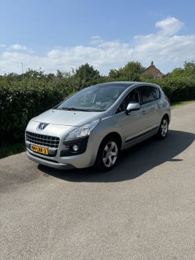 Peugeot 3008 met een voljaar apk!