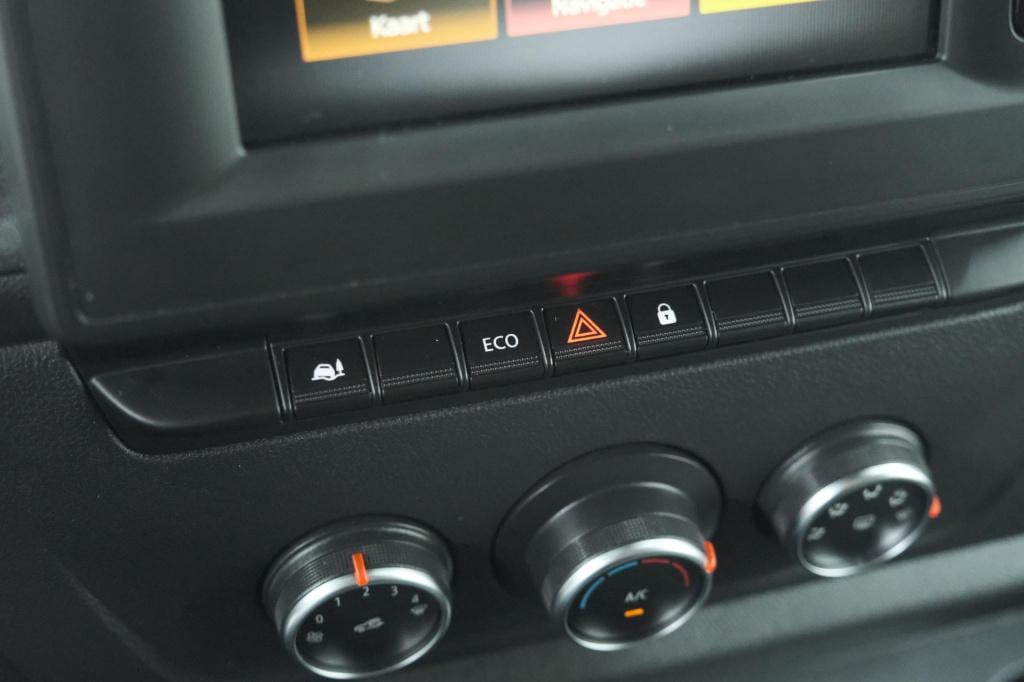 Renault Master t35 2.3 dci 135 l2h2 comfort | camera | vloerplaat | navigat