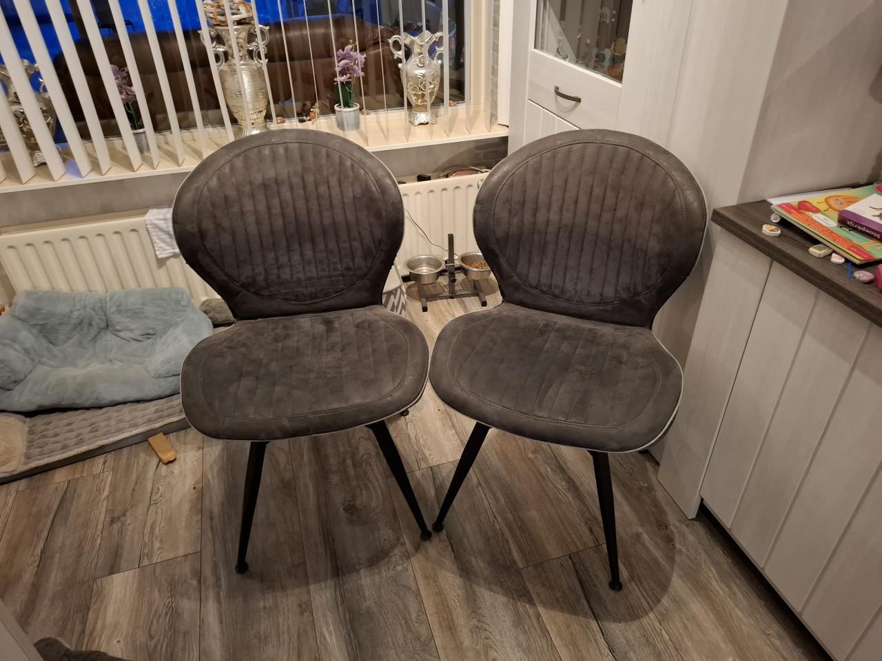 Te koop 5 eetkamer stoelen