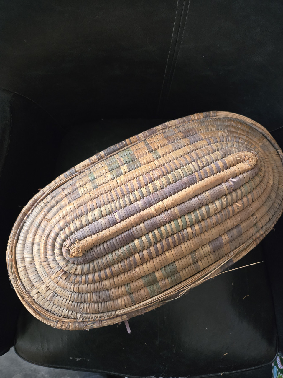 Ovale spiraalmand met deksel, vintage tribal stijl. L41.5xB22.5xH17cm