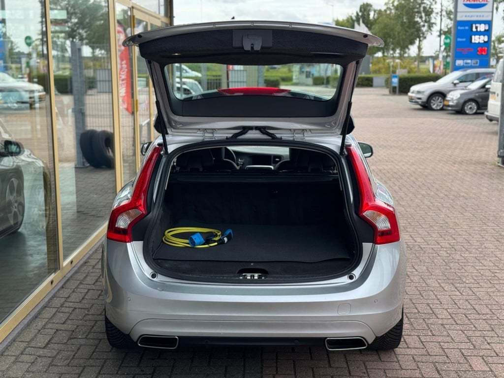 Volvo V60 2.4 d6 tw.en. r-des. automaat