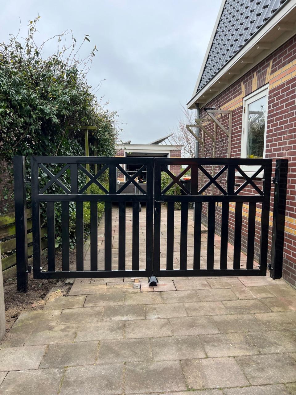 Nieuwe Poorten op maat gemaakt.