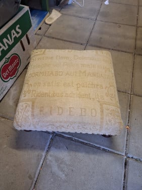 Decoratief voetenbankje