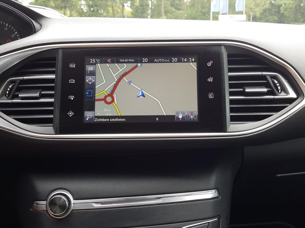 Peugeot 308 1.2 e-thp 110pk blue lease premium | navigatie | bt | cruise & 