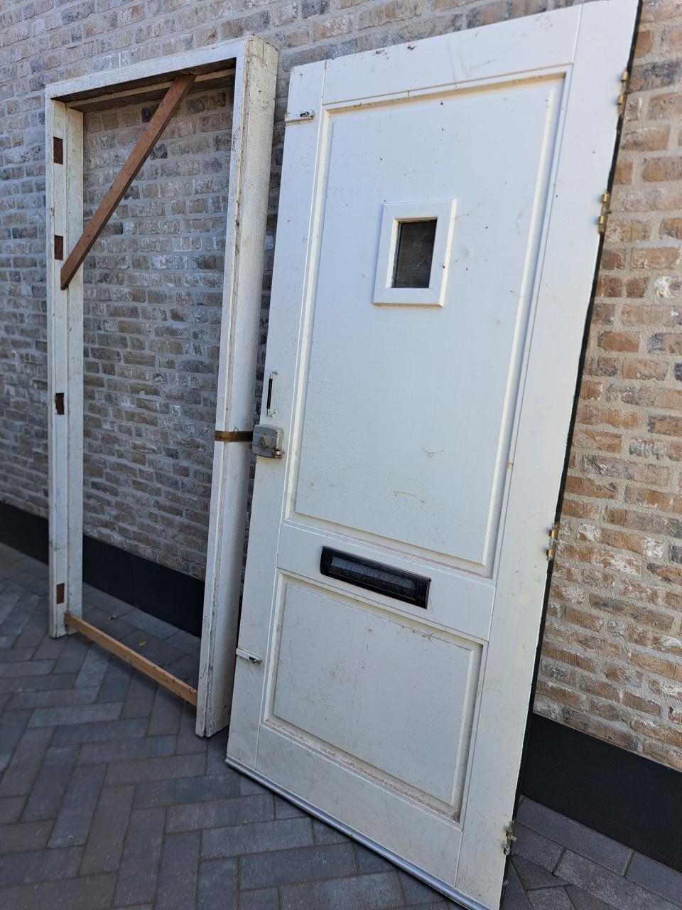 Hardhouten voordeur met evt kozijn