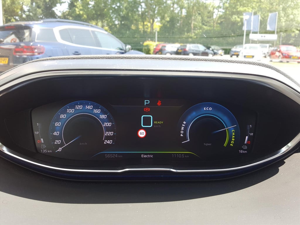 Peugeot 3008 1.6 plug-in hybrid 225pk blue lease allure eat8 automaat navig
