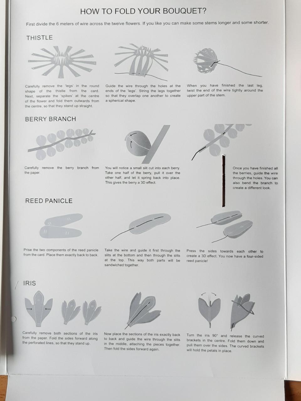 Pakket met 12 witte papieren bloemen om zelf in elkaar te zetten