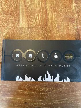 Saté steek er een stokje door.