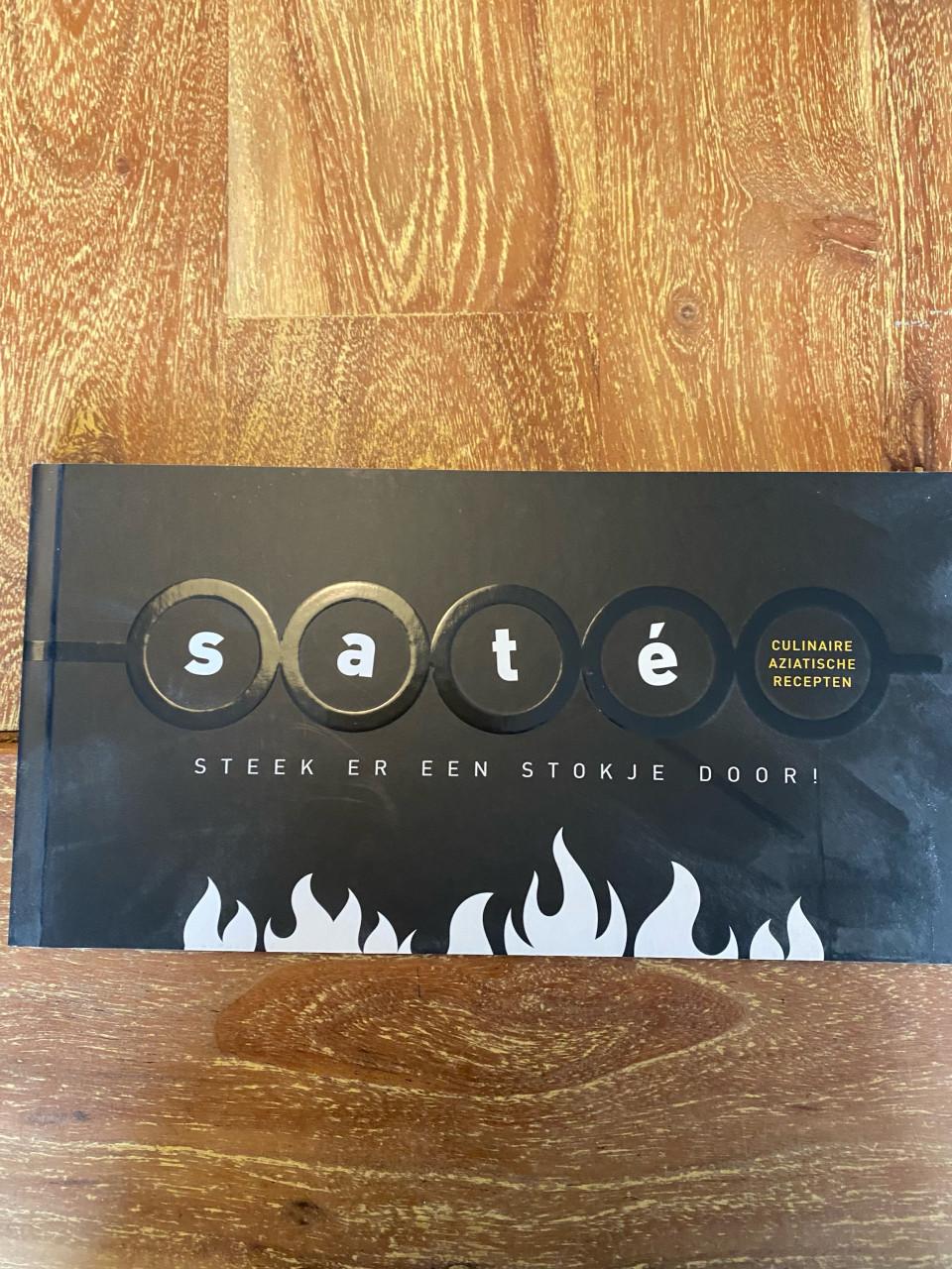 Saté steek er een stokje door.