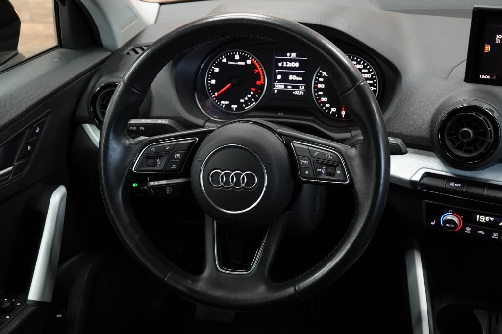 Audi Q2 30 tfsi | stoelverw. | leder | pdc |