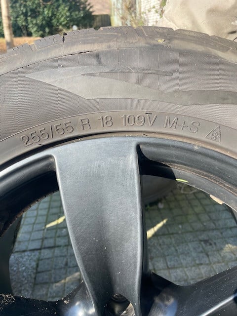 Zwarte licht metalen velgen+ winterbanden 255/55 R18 109V.,4 stuks