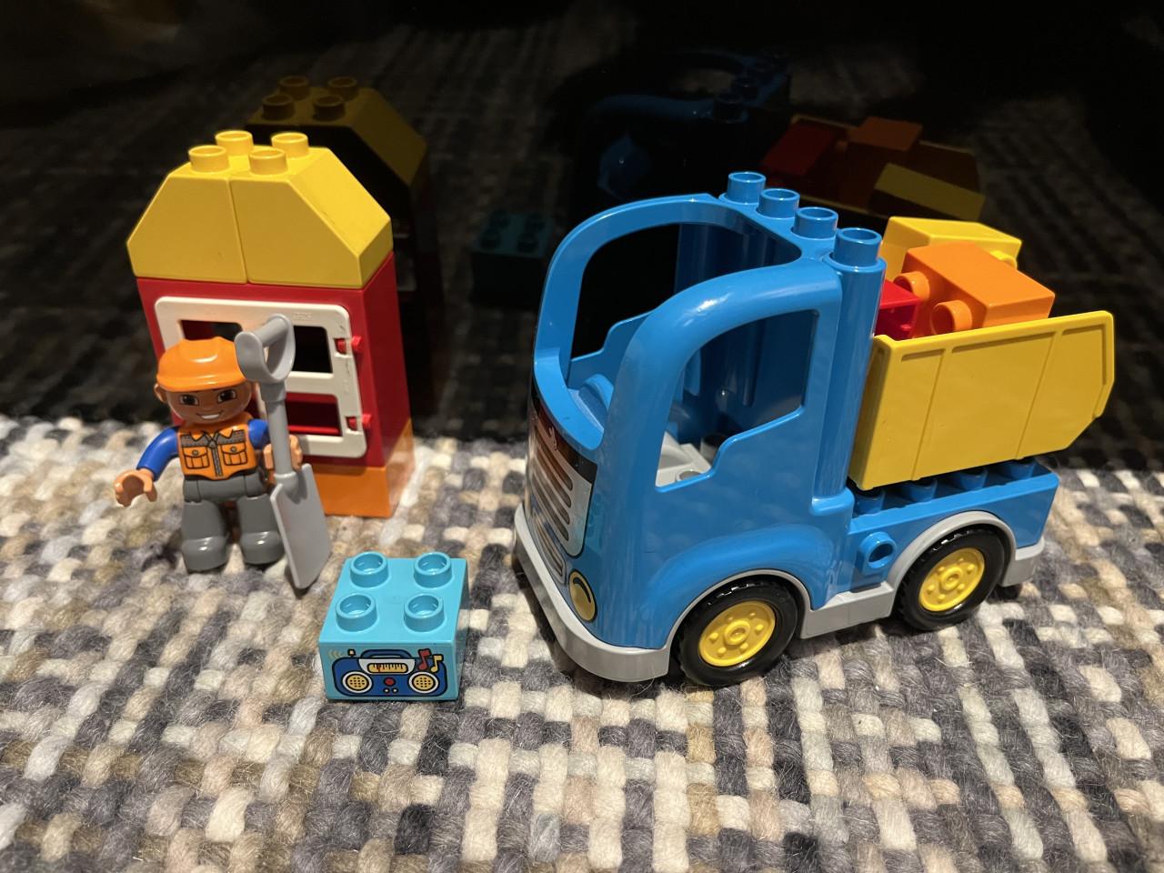Duplo bouwtruck 10529 + zware graafmachine 5650