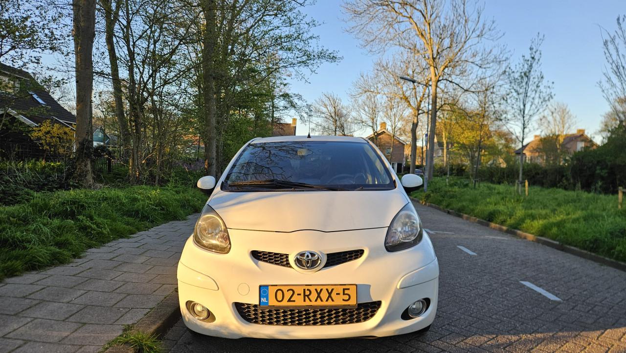 Zuinige 5drs TOYOTA AYGO Dynamic Navigator 2011 / NL AUTO / NAP / APK 03/27