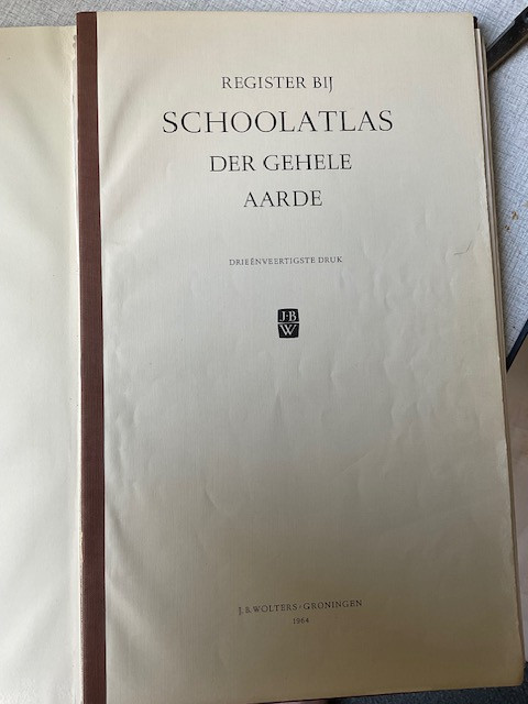Complete Atlas  (met register) der gehele aarde uit 1964
