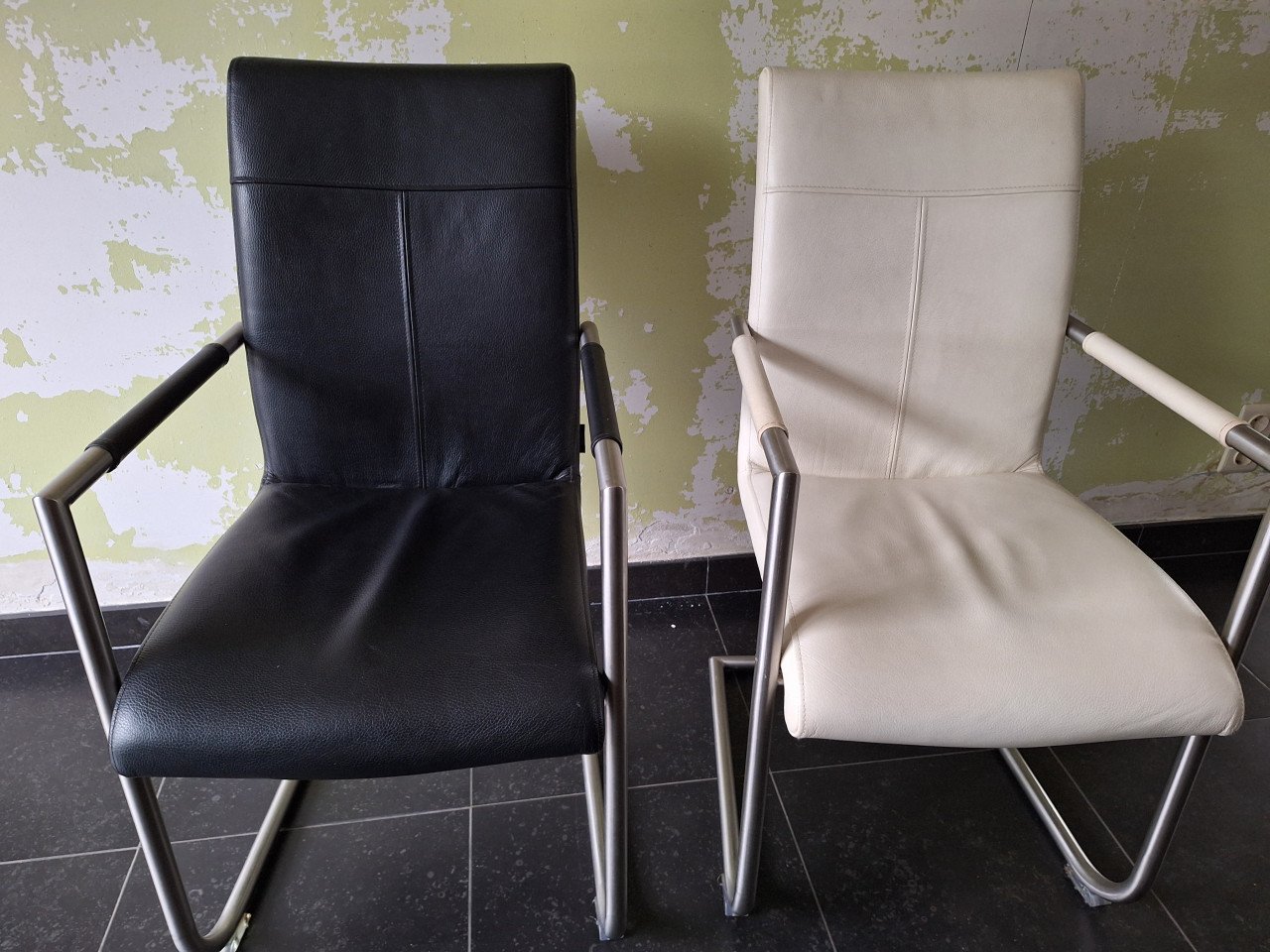 Acacia eetkamertafel plus 8 leren stoelen