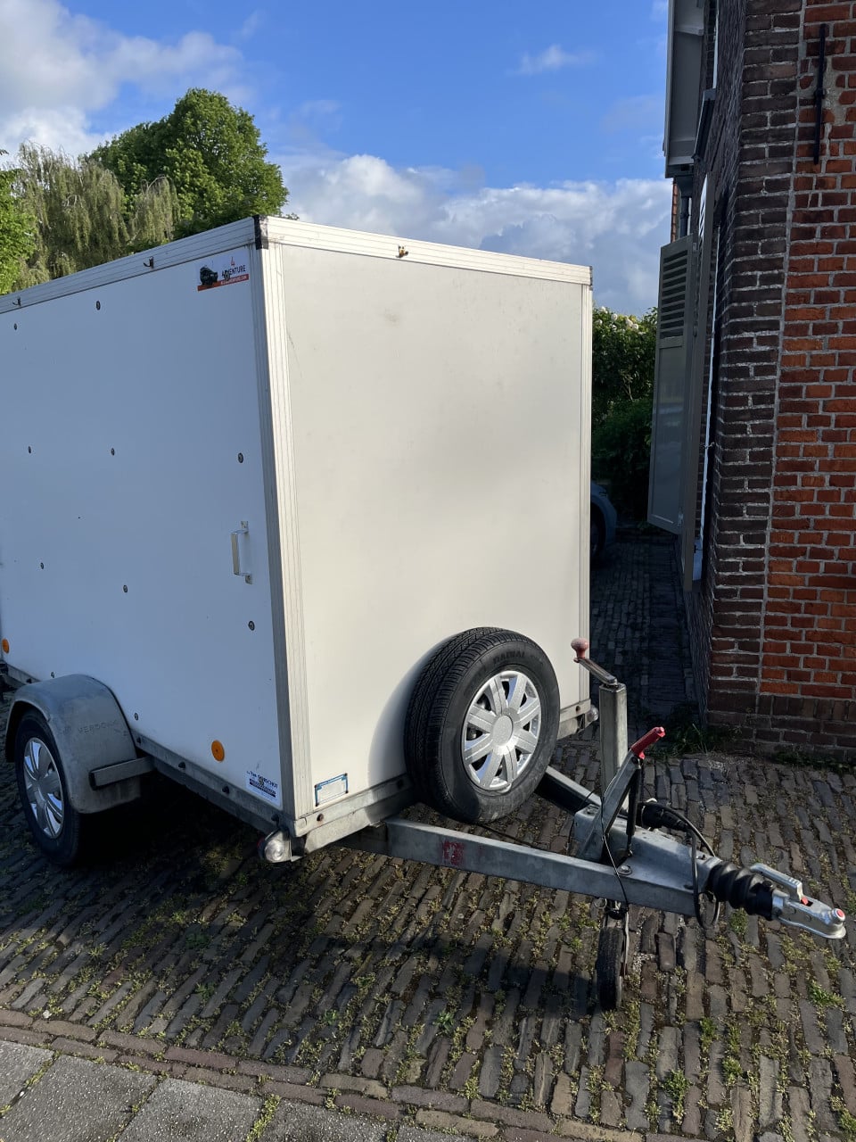 Dichte aanhangwagen