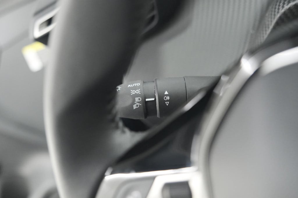 Peugeot 208 puretech 100 allure | 360 camera | stoelverwarming | dodehoekde