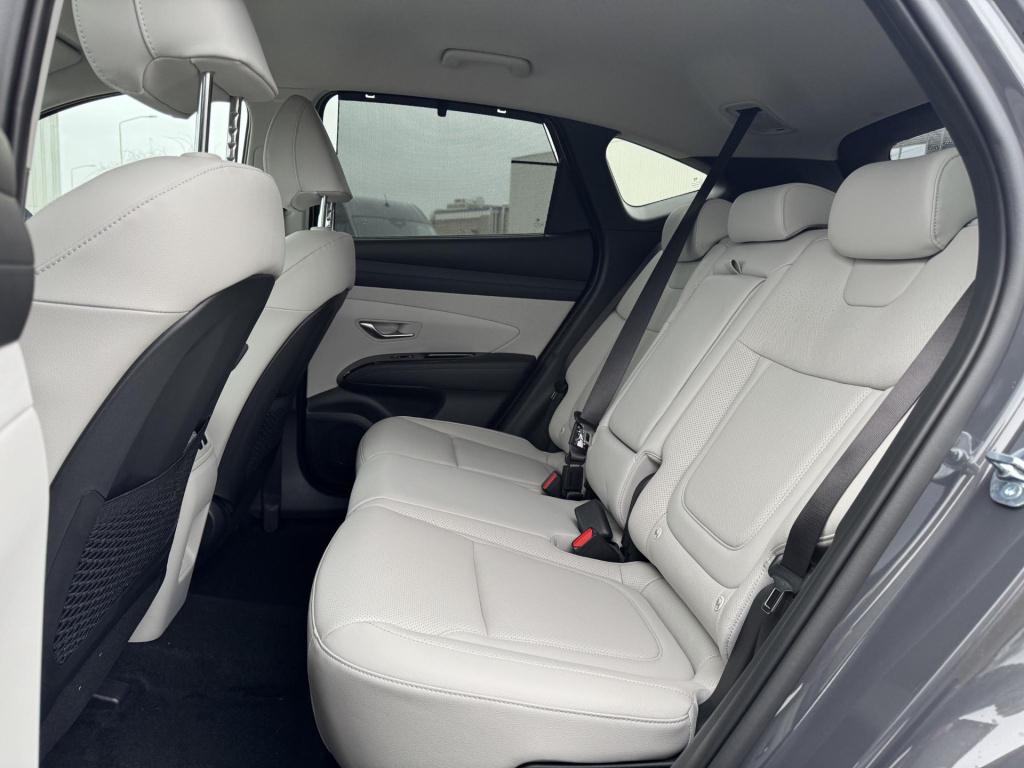 Hyundai Tucson 1.6 t-gdi phev premium light grey interieur