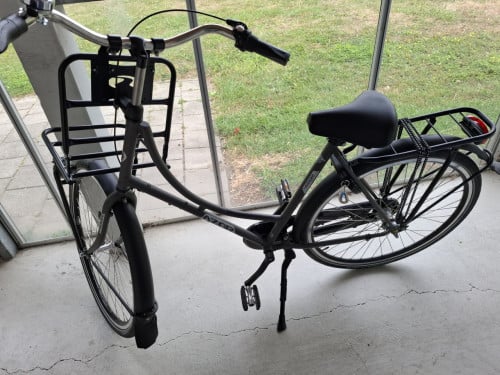 Azor stalen oma fiets