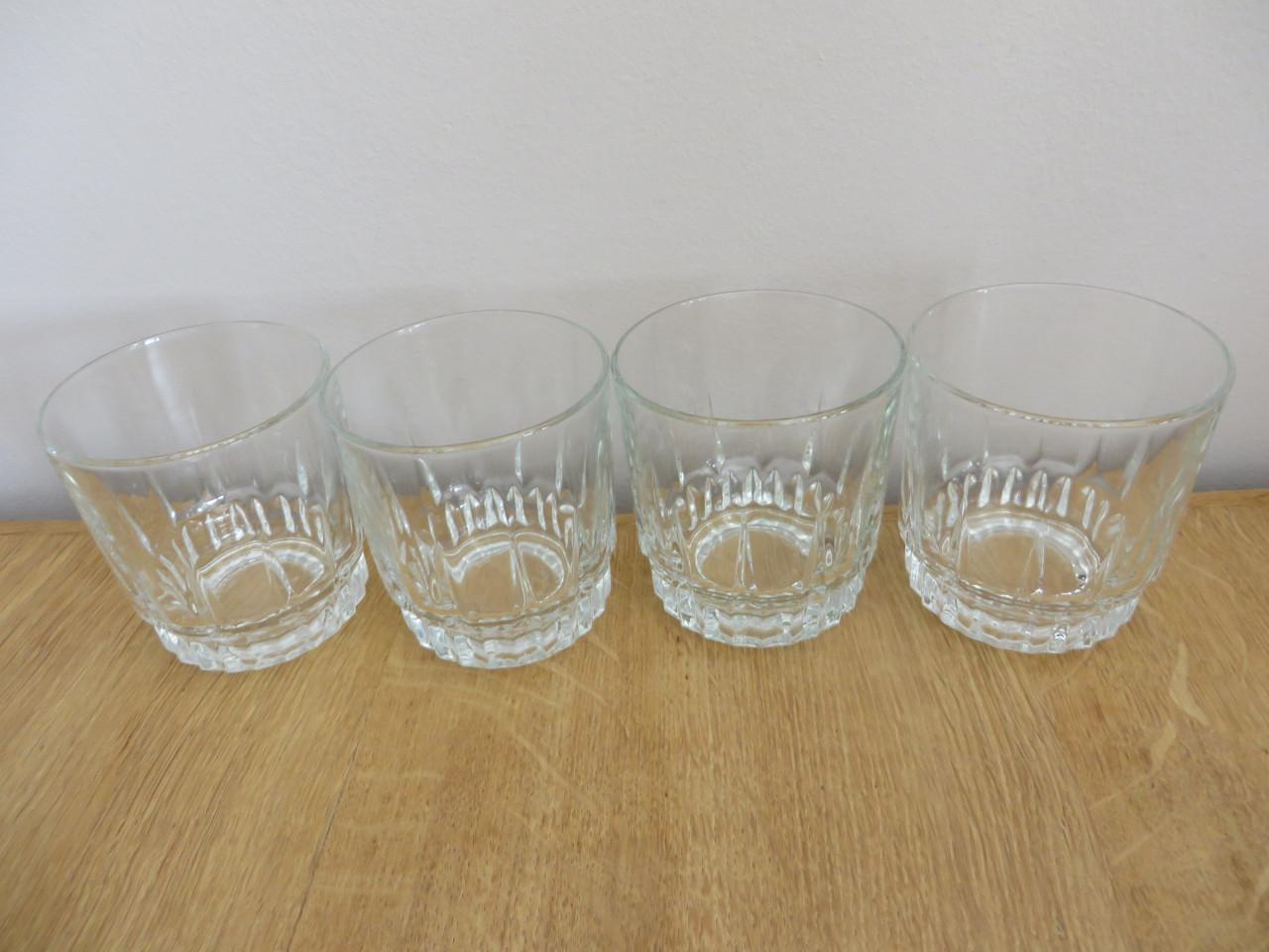 Borden  Glazen  Kop en schotel