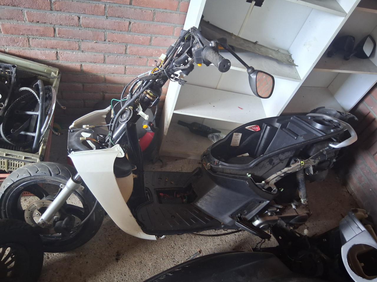 Peugeot kisbee onderdelenscooter