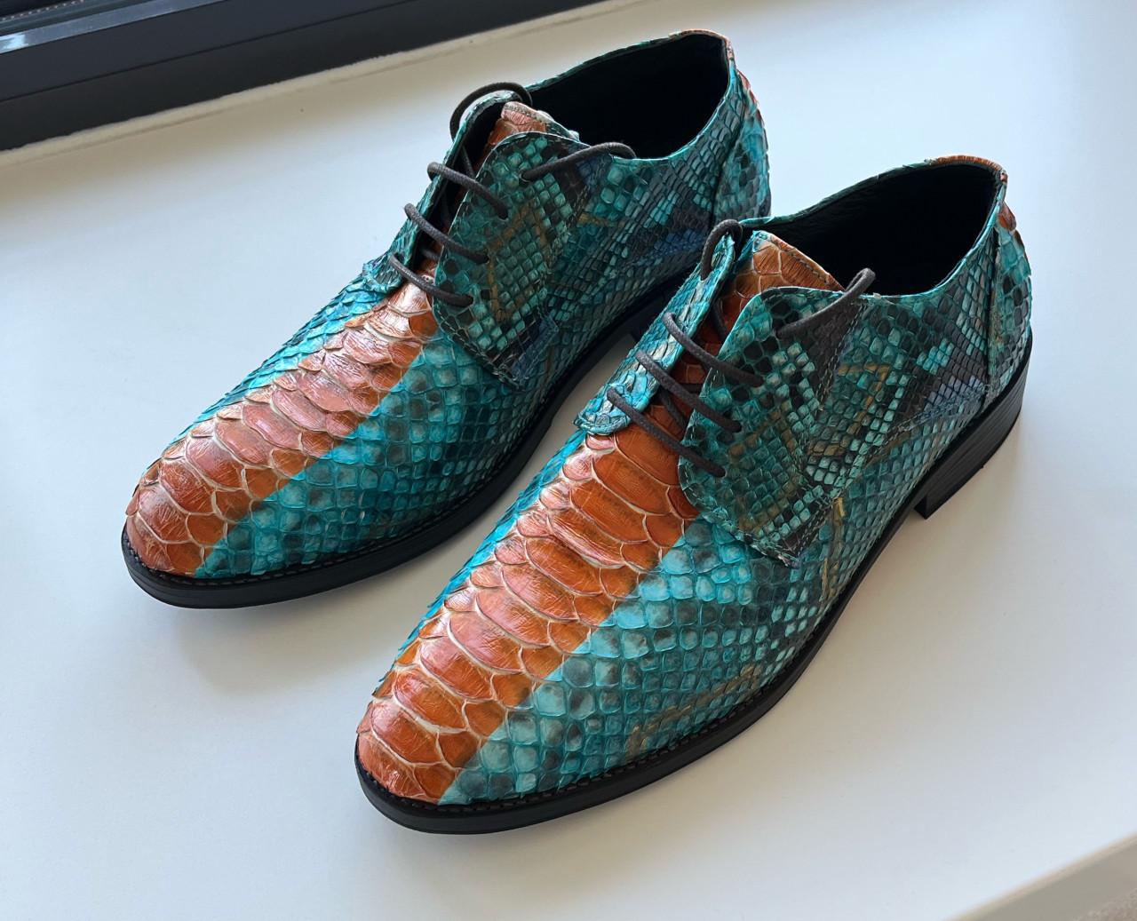 TE KOOP EXCLUSIEVE SCHOENEN ONGEDRAGEN