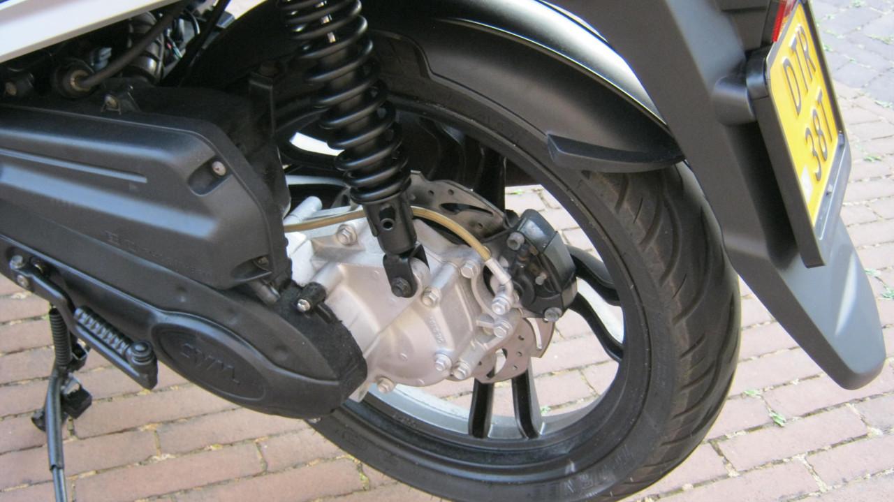 Z.G.A.N  SYM SYMPHONI ST 45KM  Met 16 inch WIELEN 995 EURO