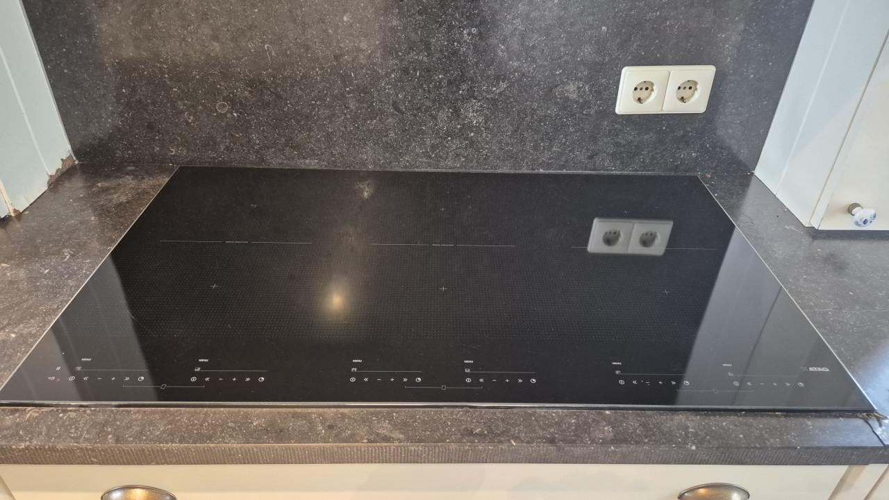 6 pit inductiekookplaat Atag met bridgefunctie 3x2